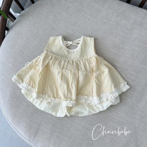 Bộ TK Áo Váy Chấm Bi Vàng Chéo Lưng Quần Bí Kem
